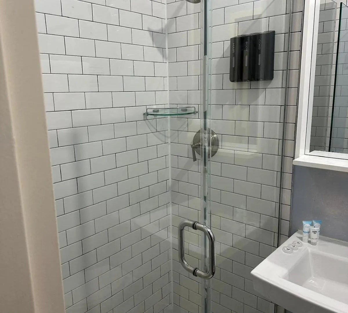 Essence Hotel New York 3*,